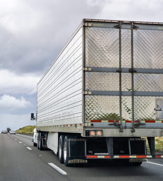 truck-driving-on-the-interstates-california-2024-12-02-16-38-54-utc truck-driving-on-the-interstates-california-2024-12-02-16-38-54-utc